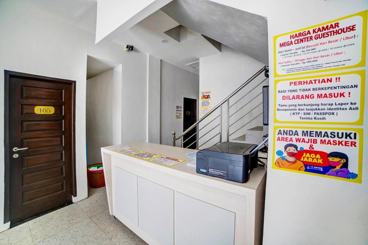 Oyo 91211 Mega Comfort Guest House Medan Exterior photo